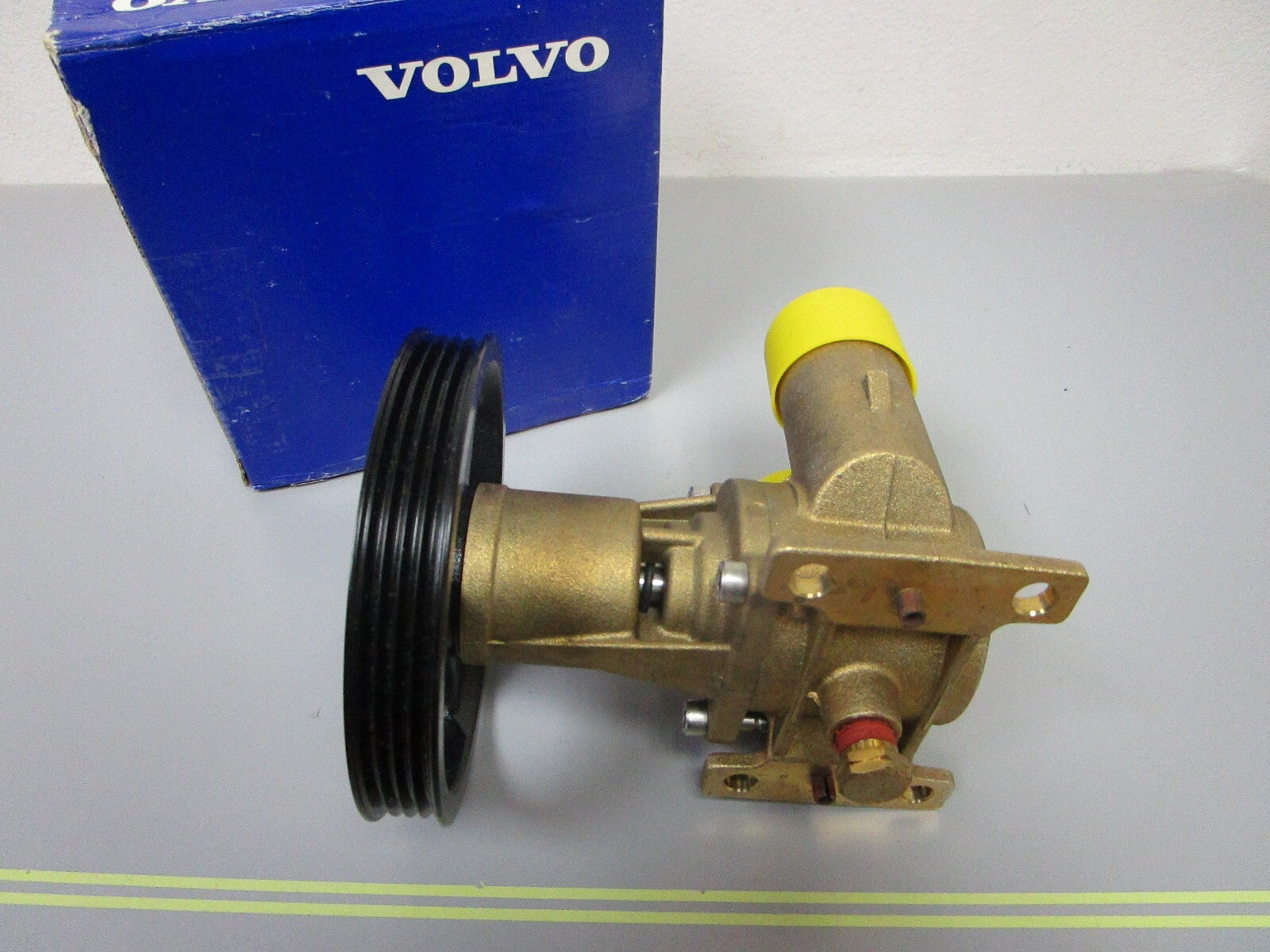 *NEW OEM* 0720 Volvo Raw Sea Water Pump 21379102