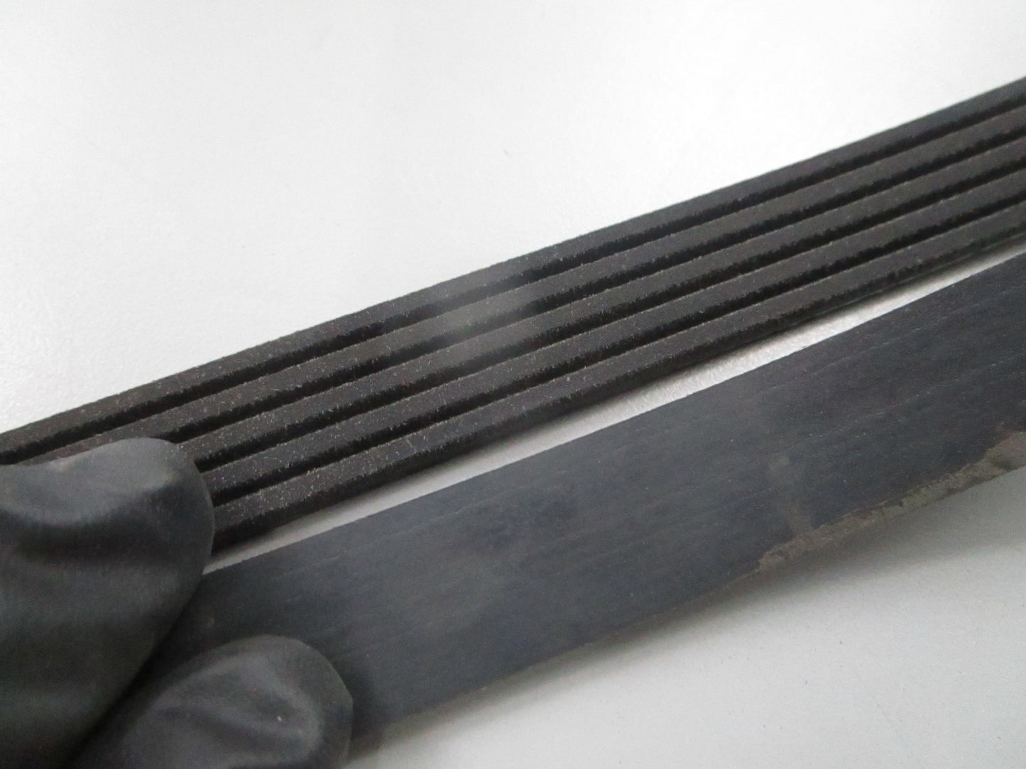 NEW K050433 Gates Micro-V Serpentine Belt 0810