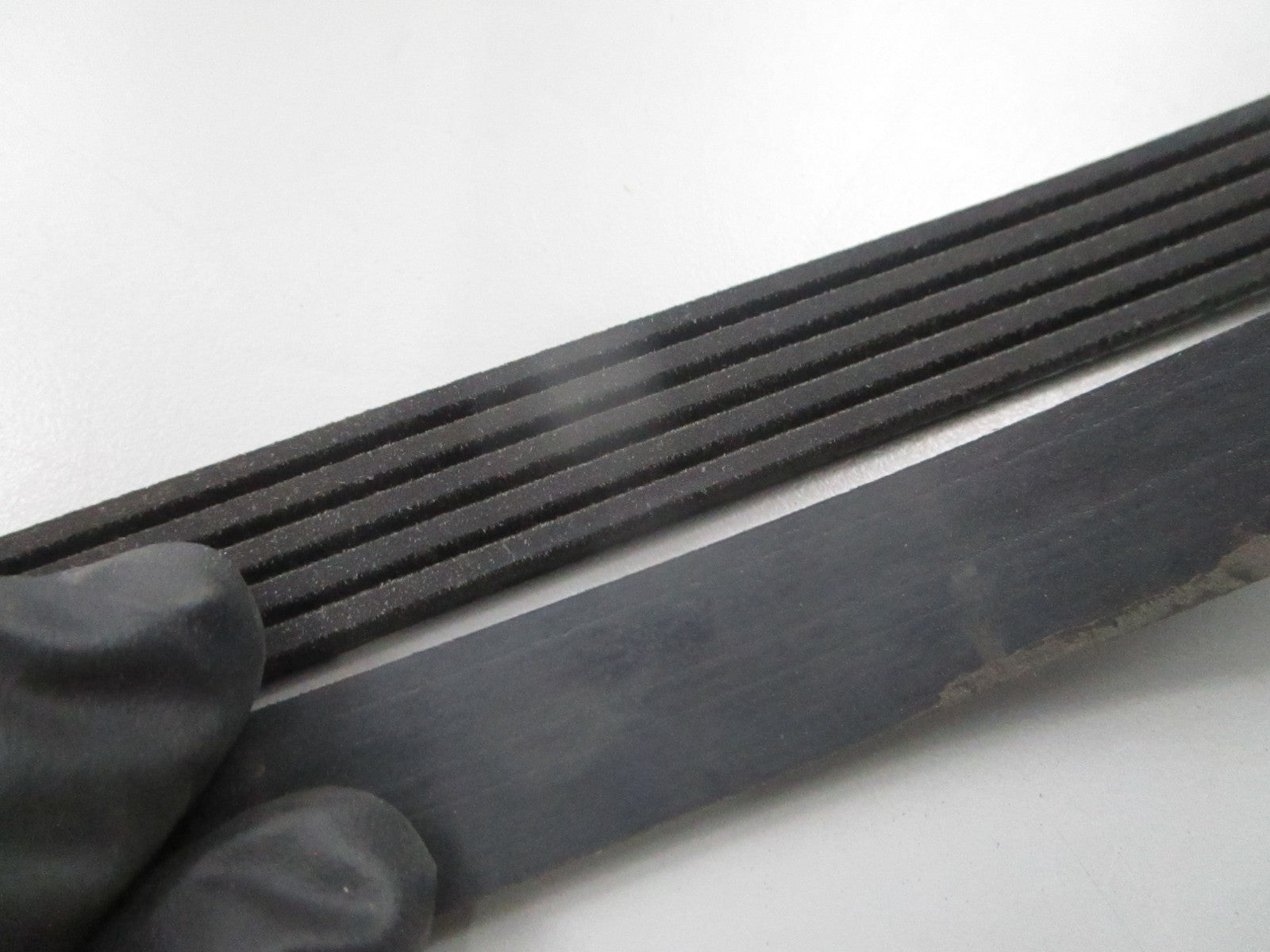 NEW K050433 Gates Micro-V Serpentine Belt 0810