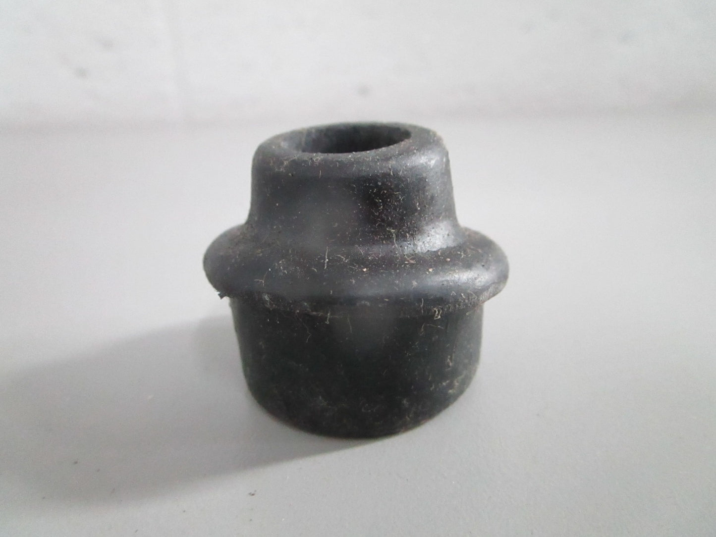 NEW OEM 11110033163 0033163 BMW Rubber Push Rod Grommet 0820