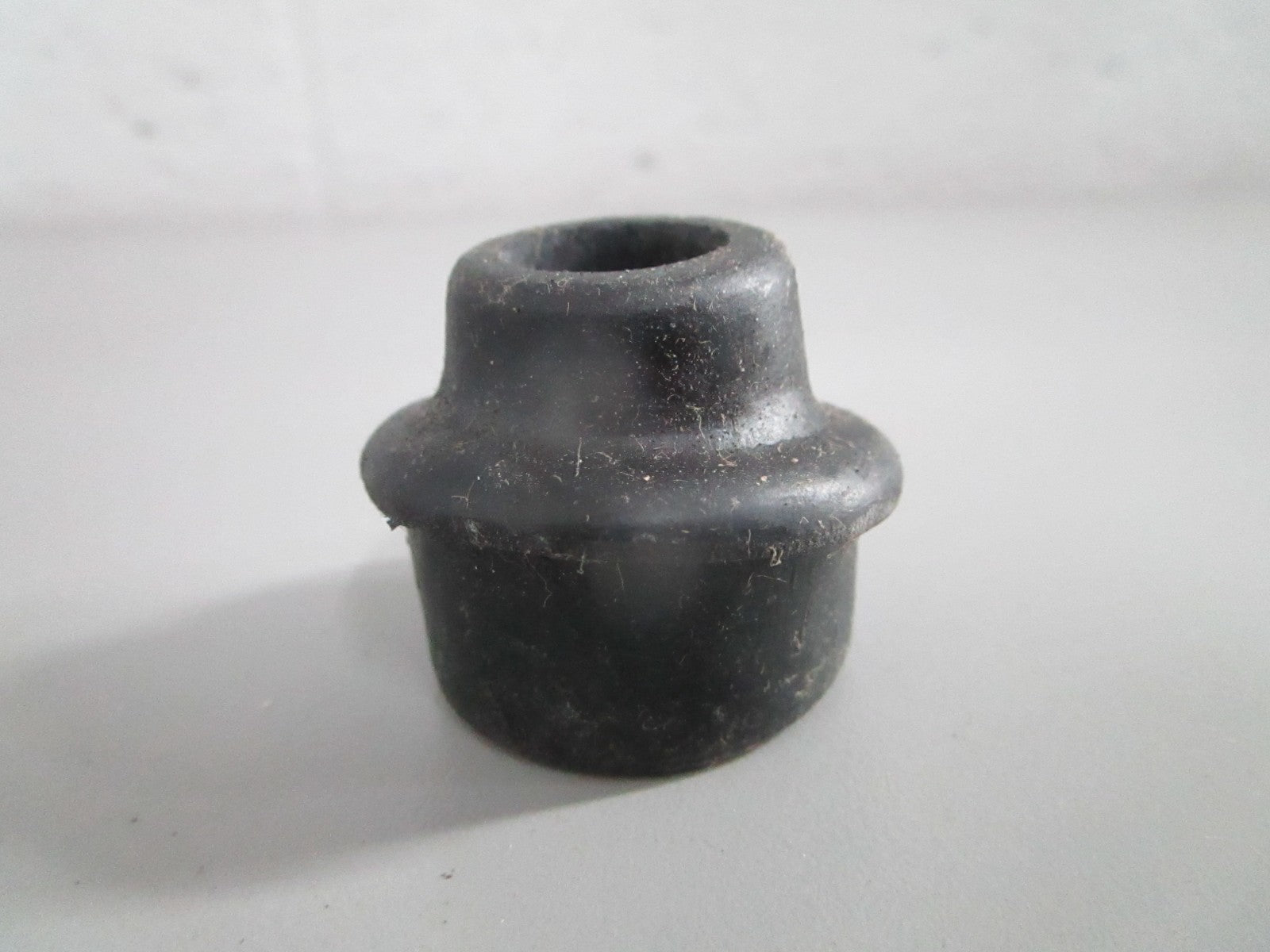 NEW OEM 11110033163 0033163 BMW Rubber Push Rod Grommet 0820