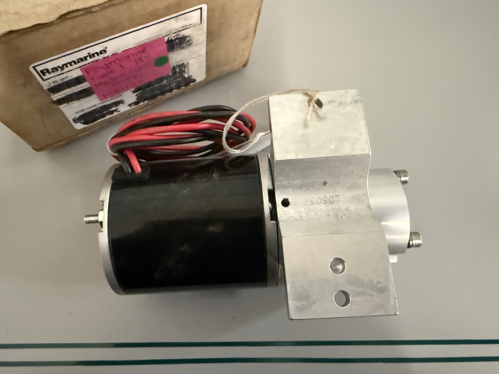 NEW OEM M81120 Raymarine Type 1 12V Hydraulic Pump 0820
