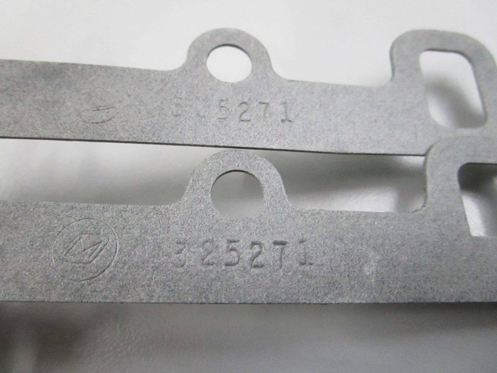 NEW OEM (LOT OF 2) 325271 0325271 OMC Johnson Evinrude Gasket 0810