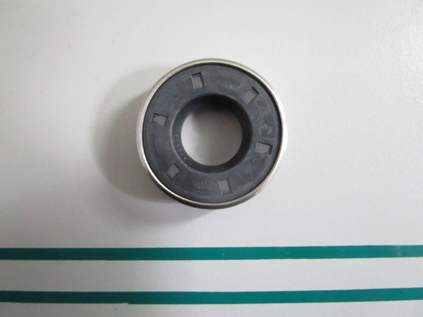 NEW OEM 324632 0324632 OMC Johnson Evinrude Prop Shaft Seal 0820