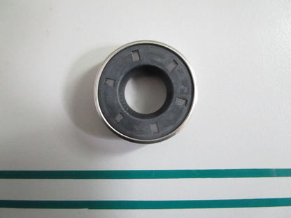 NEW OEM 324632 0324632 OMC Johnson Evinrude Prop Shaft Seal 0820