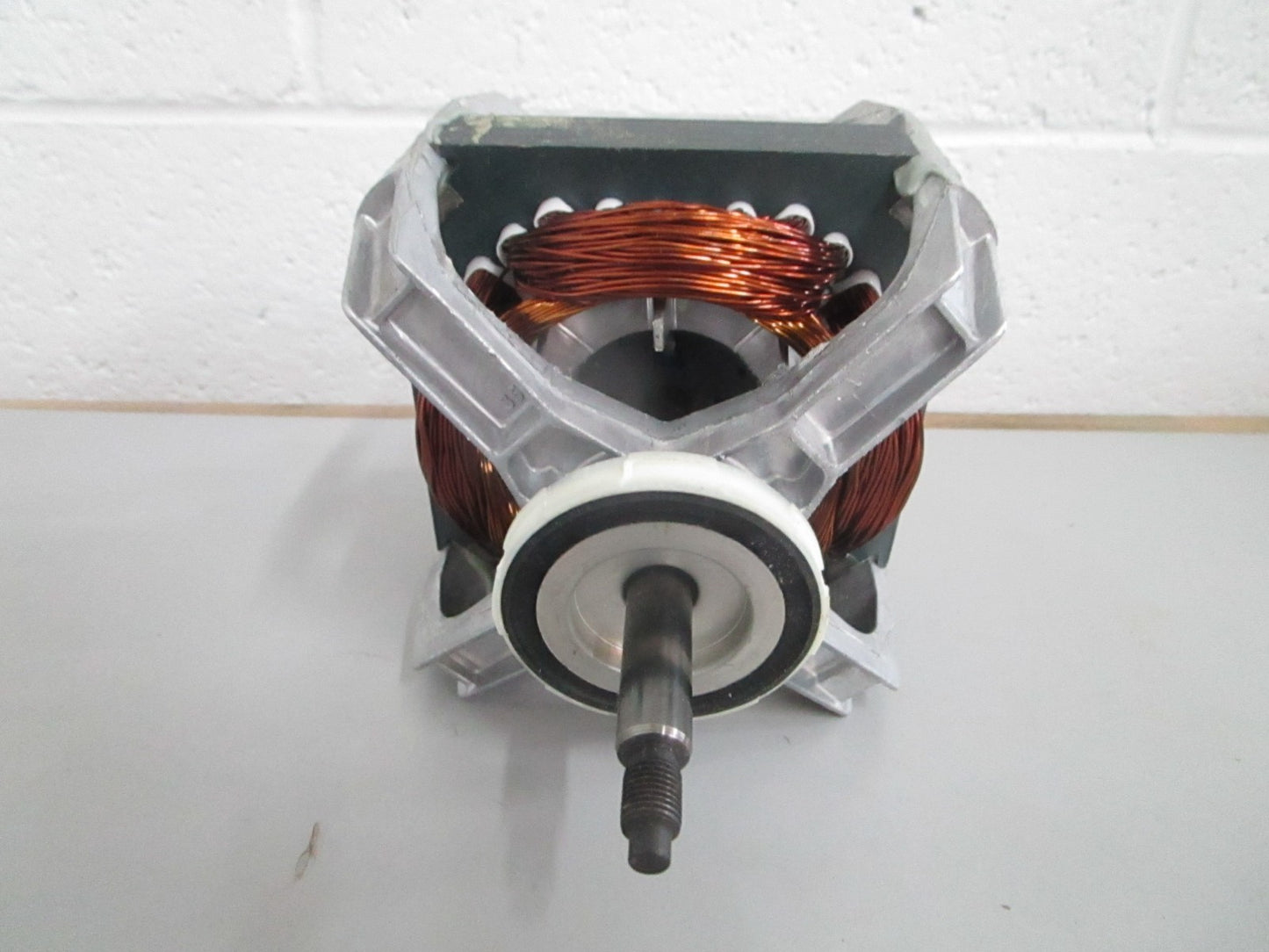 *NEW OEM* 0820 Electrolux Motor & Pulley 131560100
