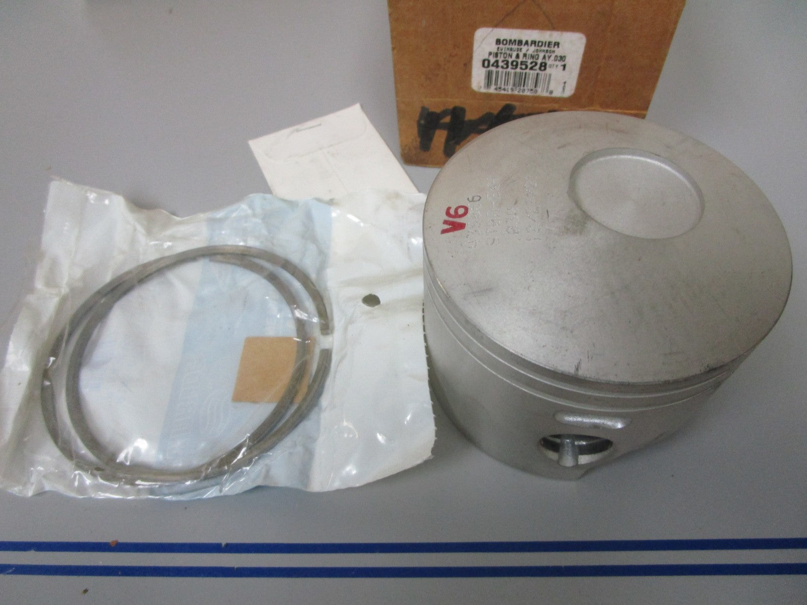 *NEW OEM* 0720 OMC Evinrude 0.030 O.S. STBD Piston & Ring Assembly 439528