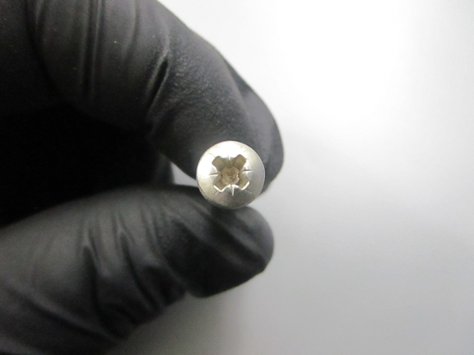 *NEW OEM* 0810 OMC Johnson Evinrude Screw 338622 0338622