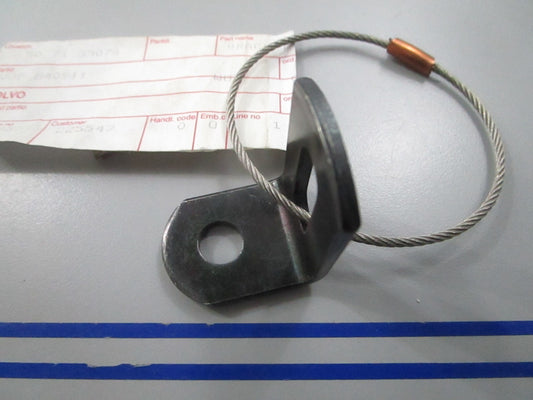 *NEW OEM* 0810 Volvo Penta Bracket & Cable 840911
