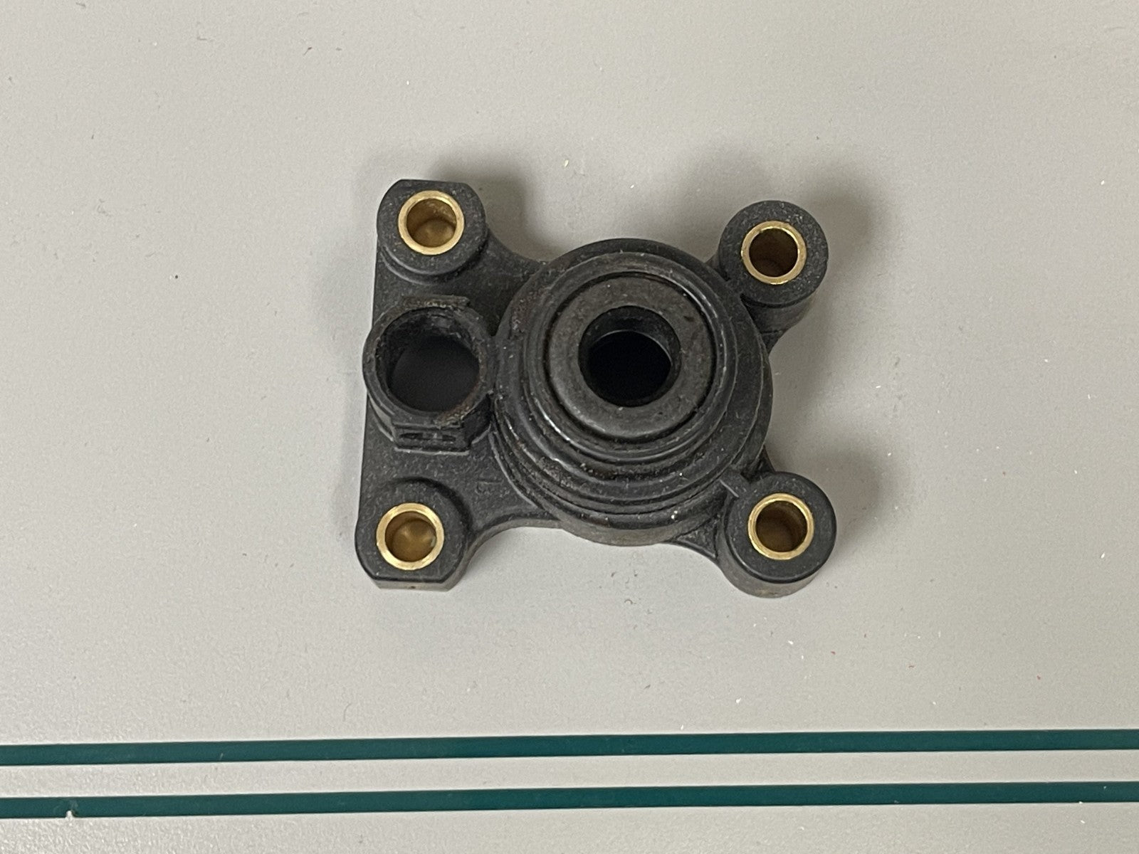 NEW OEM 388289 Johnson Evinrude Water Pump Impeller Housing 0670