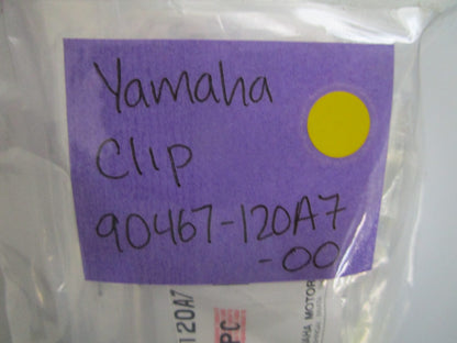 *NEW OEM*  0810 Yamaha Clip 90467-120A7-00