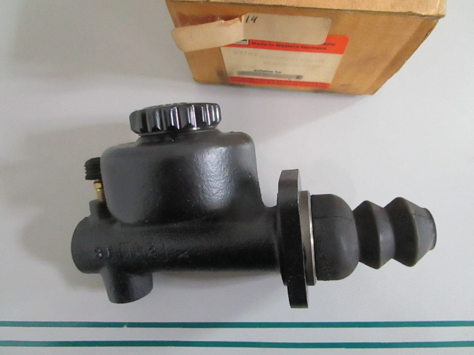 NEW OEM 0002951406 Mercedes-Benz Clutch Master Cylinder 0820