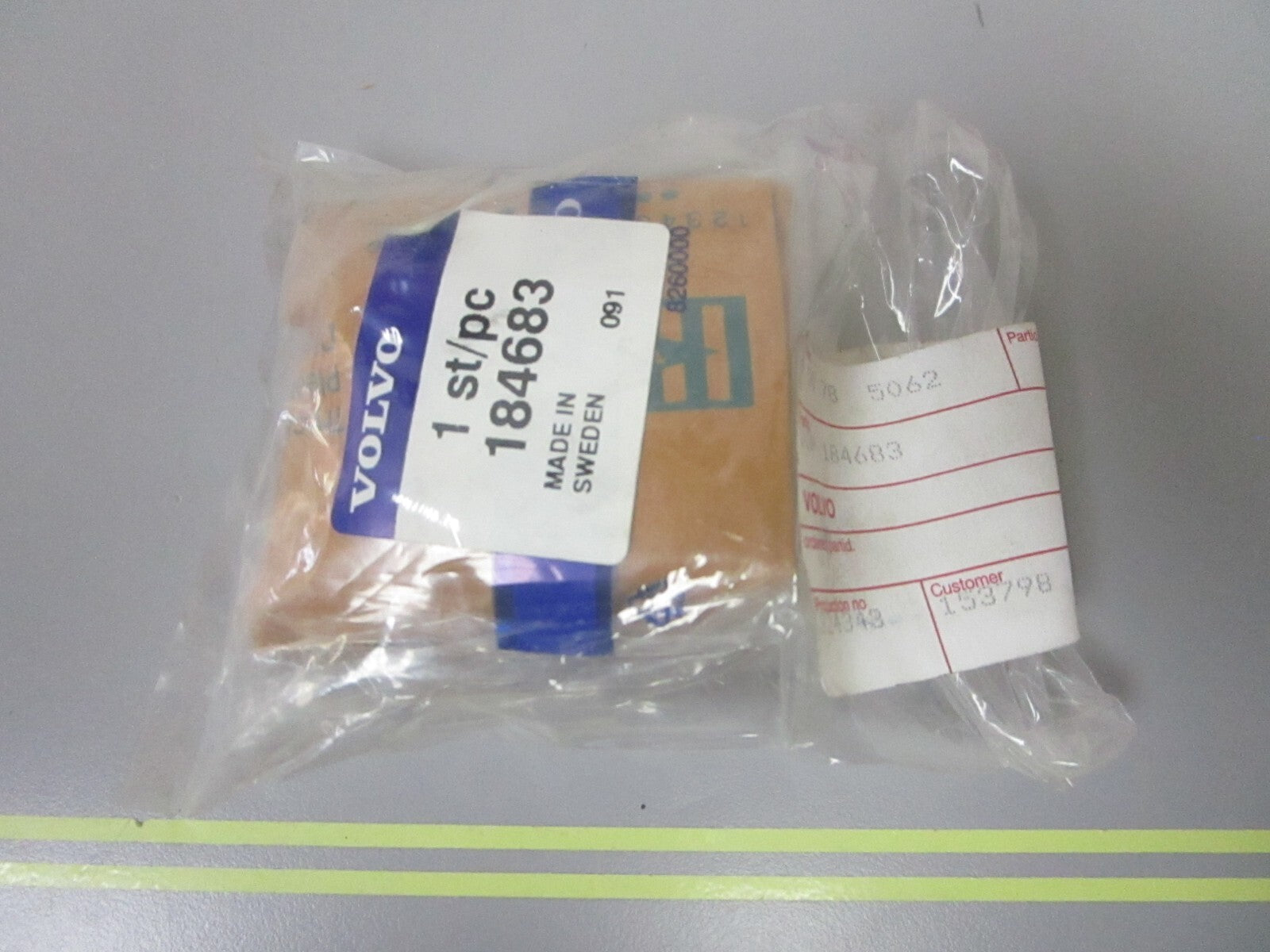 *NEW OEM* 0810 Volvo Penta Inner Ring 184683