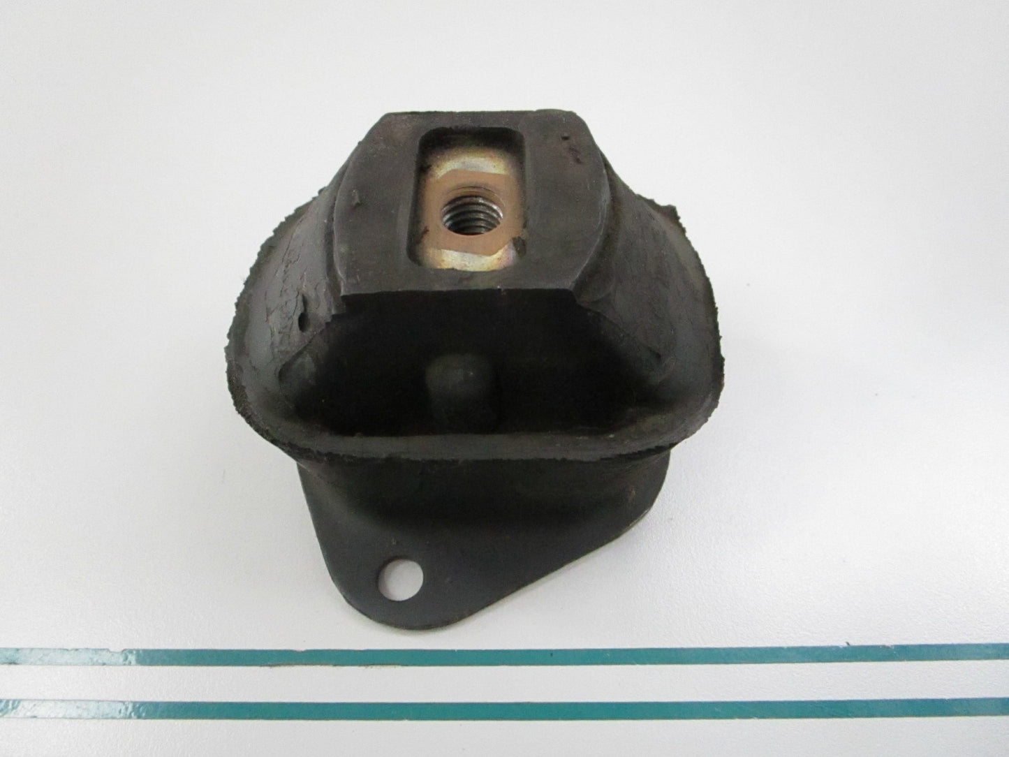 NEW OEM 6152230112 Mercedes-Benz Engine Mount 0810