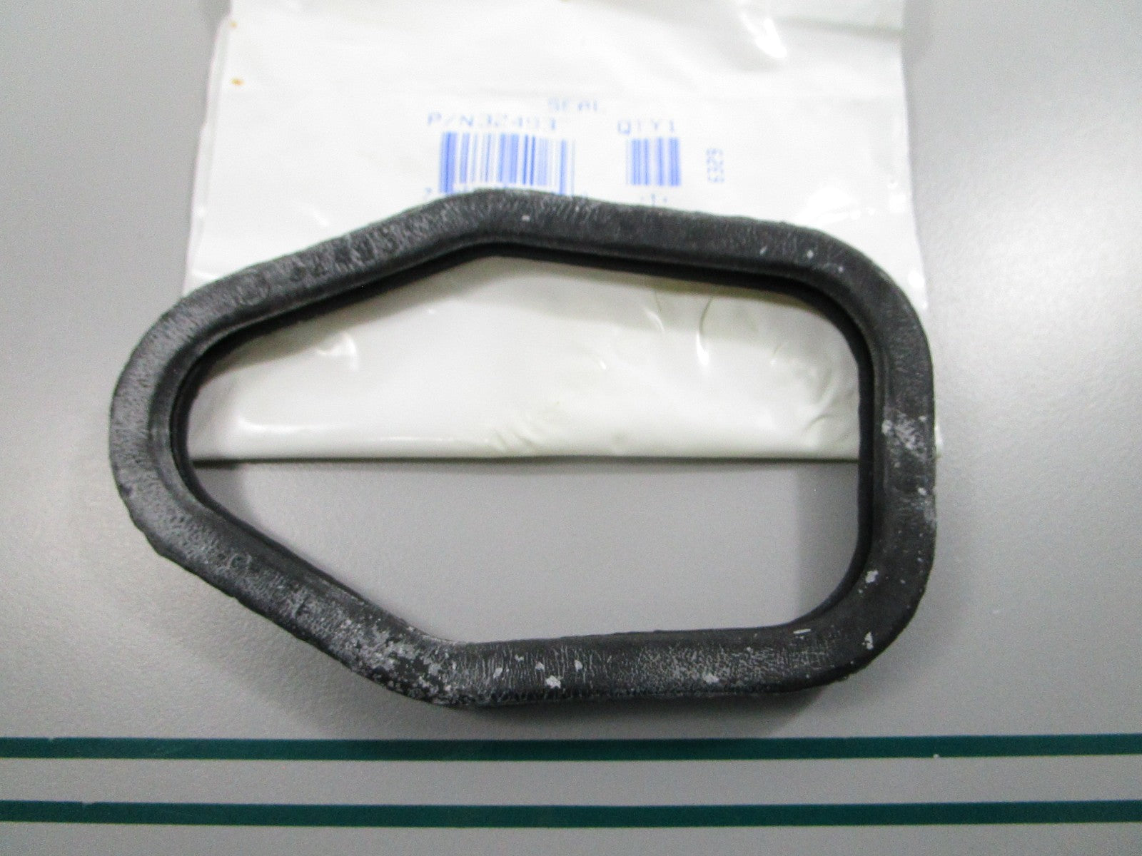 NEW OEM 324937 0324937 OMC Johnson Evinrude Seal 0810