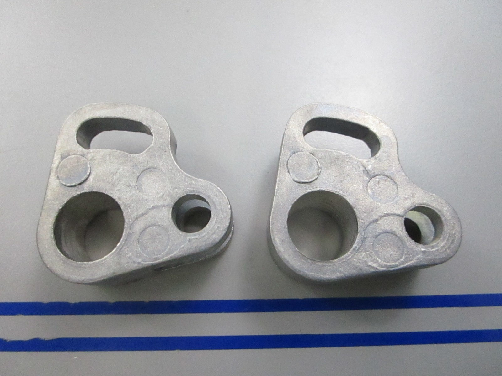 NEW OEM (LOT OF 2) 309747 0309747 OMC Johnson Evinrude 9.5hp Clevis 0810
