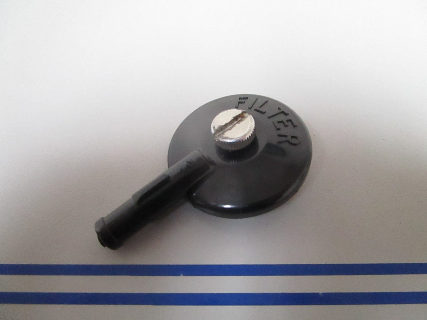 NEW OEM 312678 312677 OMC Johnson Evinrude Filter Cap & Screw 0810