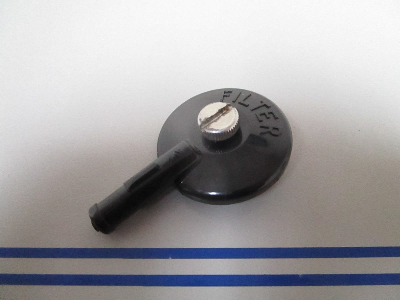 NEW OEM 312678 312677 OMC Johnson Evinrude Filter Cap & Screw 0810