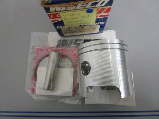 NEW 3011P3 Wiseco Piston kit For: OMC 0820