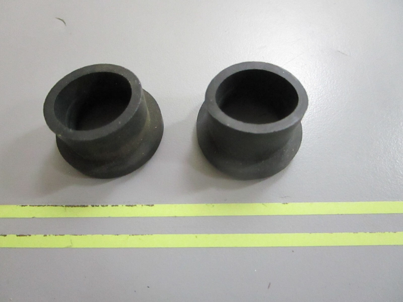 *NEW OEM* (LOT OF 2) 0810 OMC Johnson Evinrude Grommet 314832 0314832