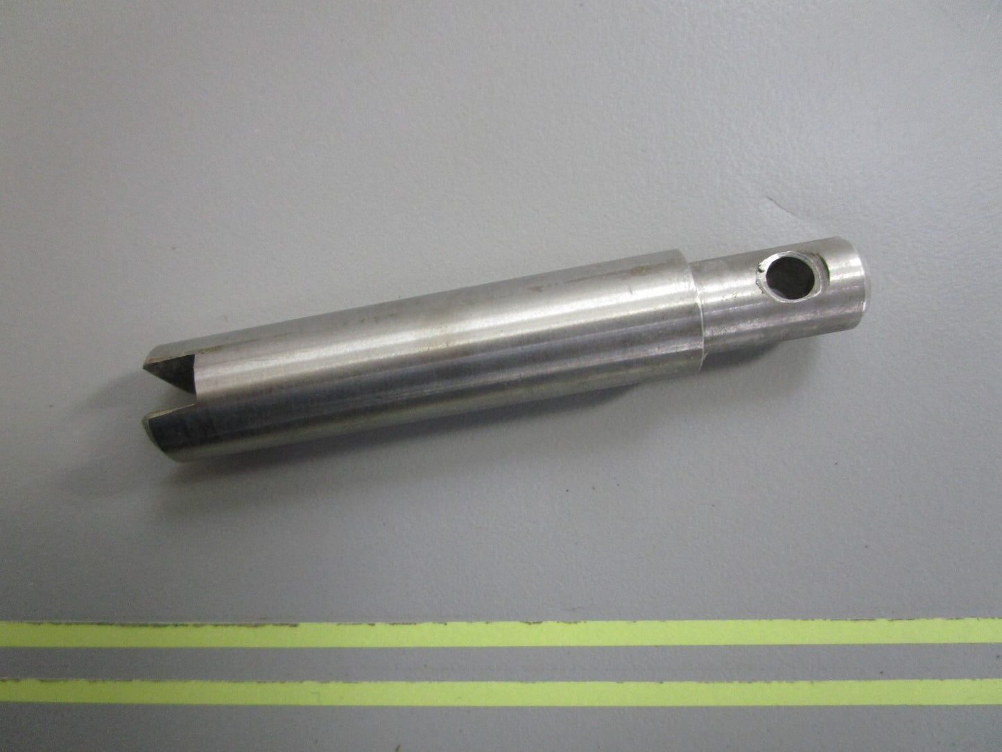 *NEW OEM* 0810 Volvo Penta Pump Shaft 827014