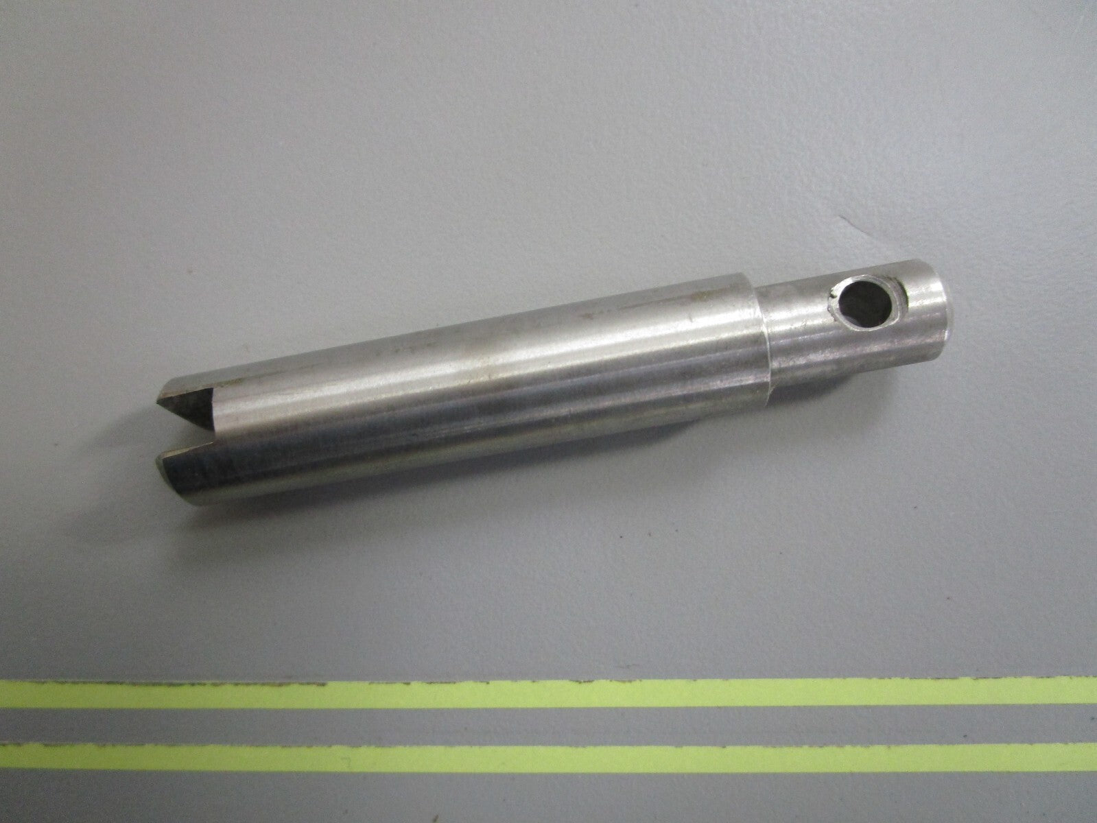 *NEW OEM* 0810 Volvo Penta Pump Shaft 827014