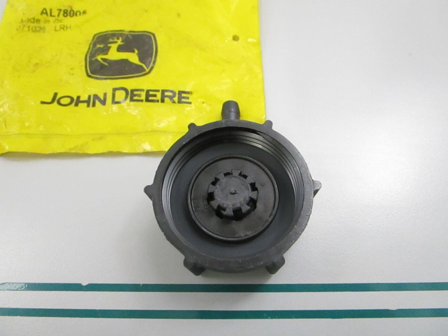 John Deere NEW OEM Radiator Filler Cap AL78005 6000 7000 Series 0810
