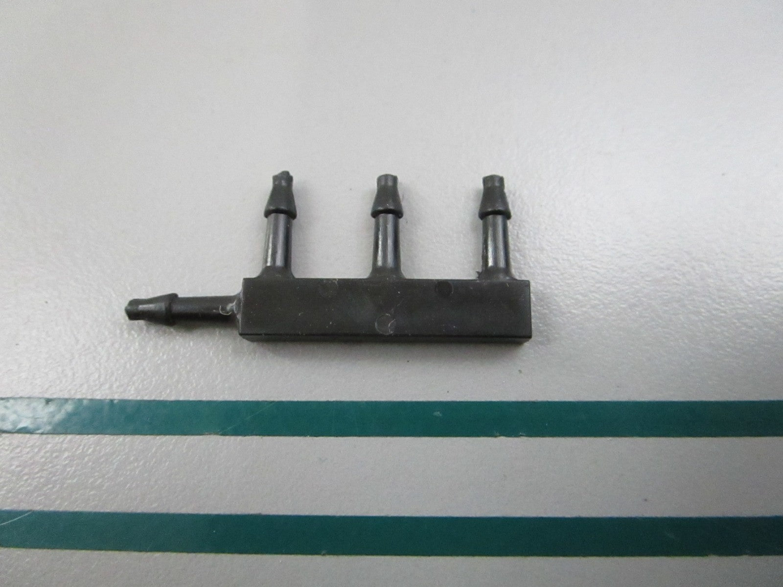 NEW OEM 336511 0336511 OMC Johnson Evinrude Drain Hose Fitting 0810