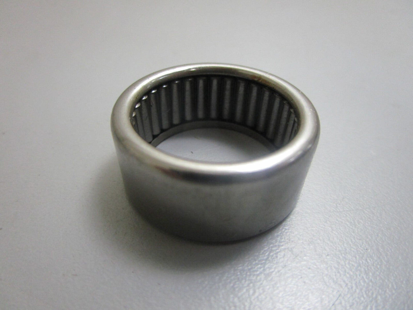 *NEW OEM* 0810 OMC Johnson Evinrude Bearing 386125 0386125