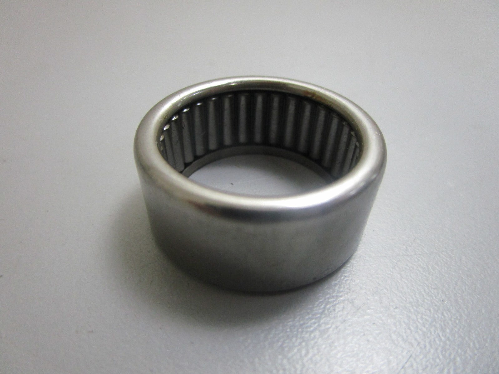 *NEW OEM* 0810 OMC Johnson Evinrude Bearing 386125 0386125