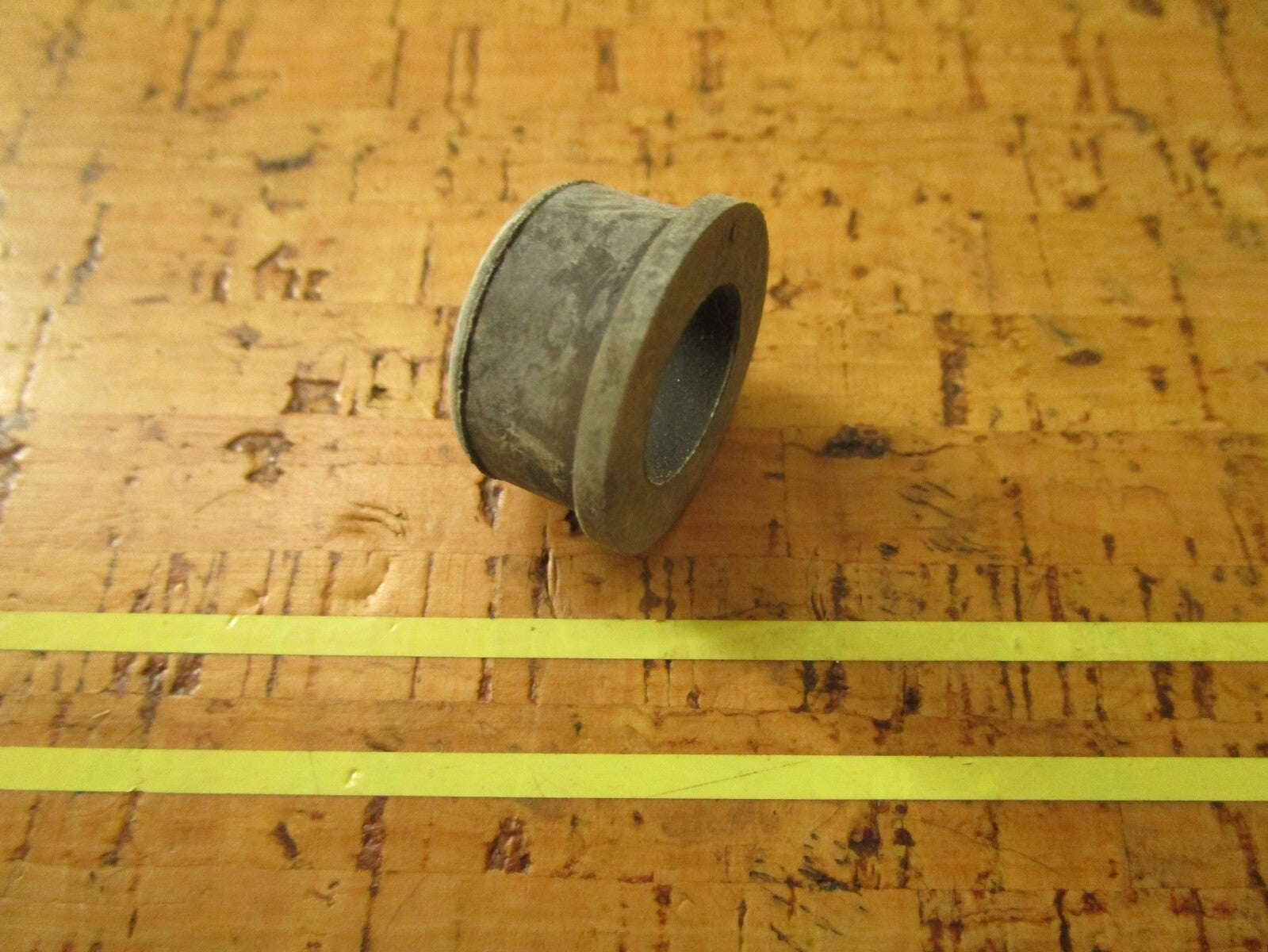 *NEW OEM* 0810 OMC Johnson Evinrude Rubber Bushing Grommet 122406 0122406