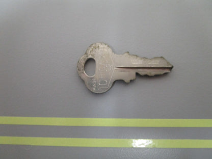 *NEW OEM* 0810 OMC Johnson Evinrude Ignition Key KF24 501539 0501539