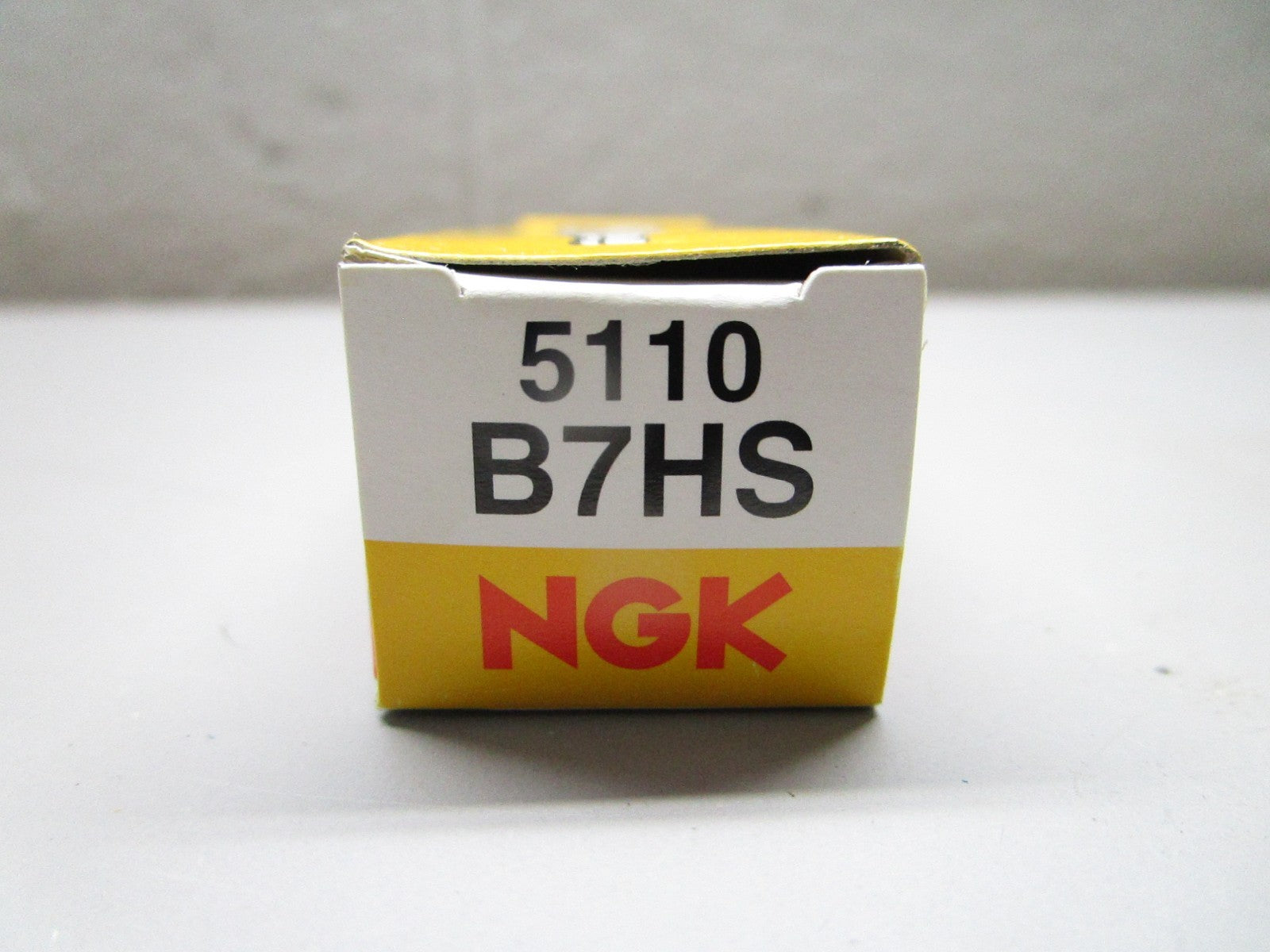 *NEW OEM* (LOT OF 10) 0820 NGK Spark Plug B7HS