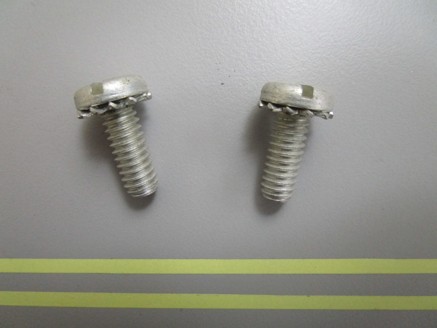 *NEW OEM* (LOT OF 2) 0810 OMC Johnson Evinrude Screw 310093 0310093