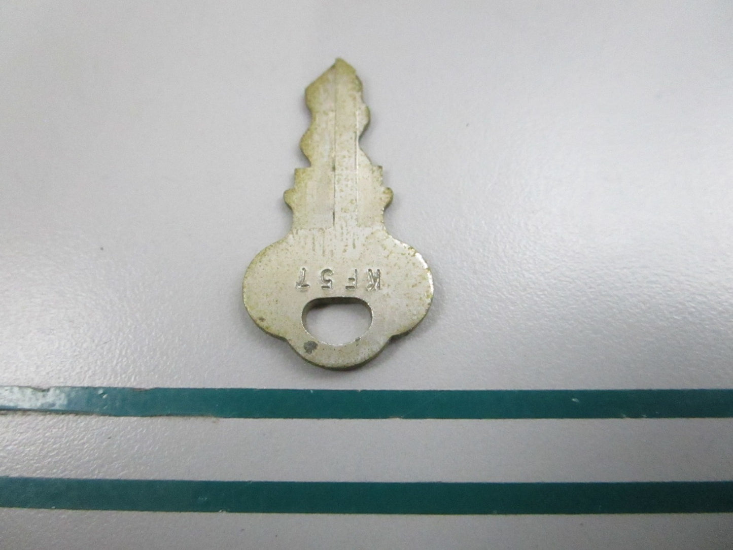 NEW OEM 501572 0501572 OMC Johnson Evinrude KF57 Ignition Key 0810