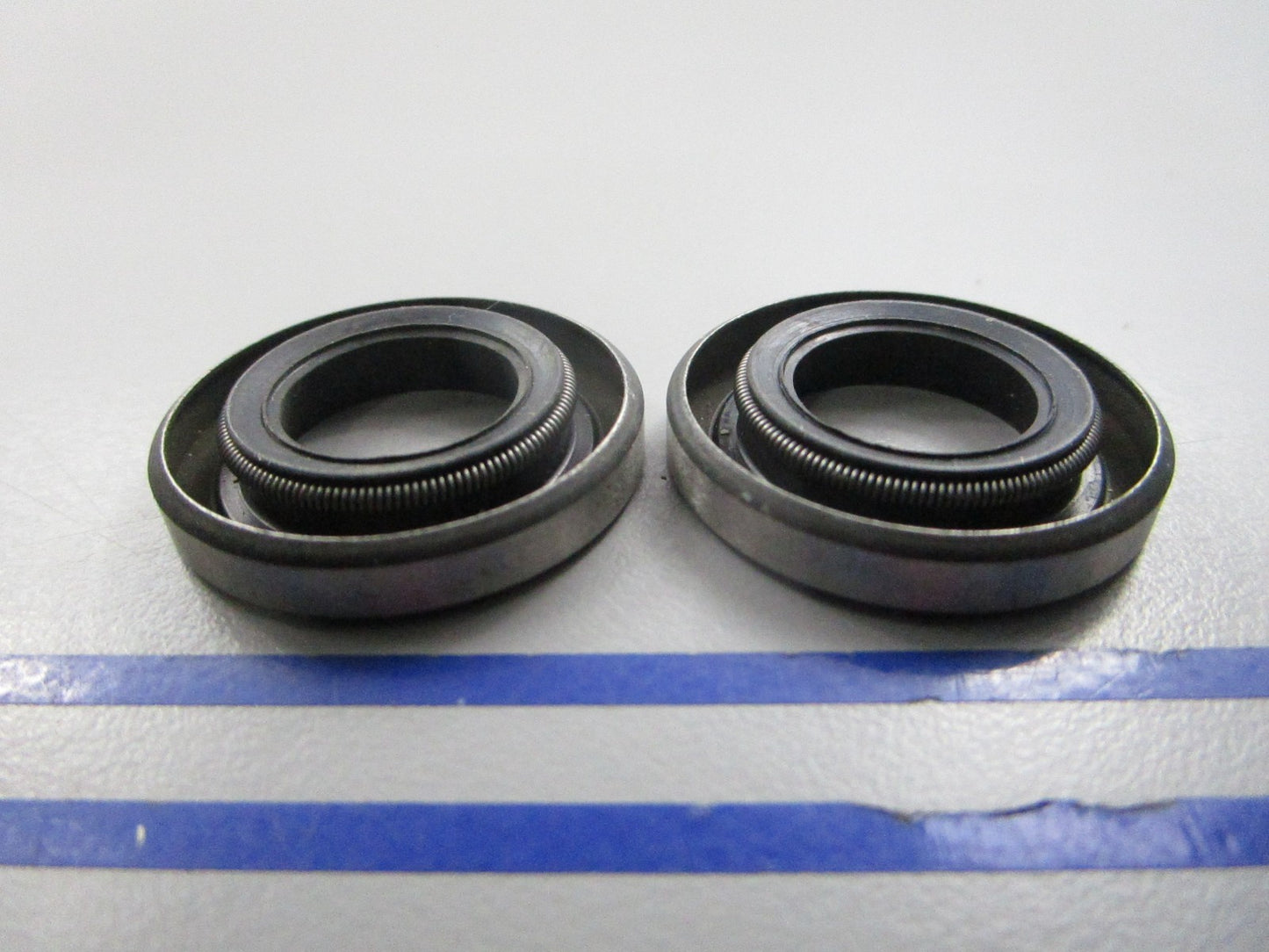 NEW OEM (LOT OF 2) 330327 0330327 OMC Johnson Evinrude Oil Seal 0810