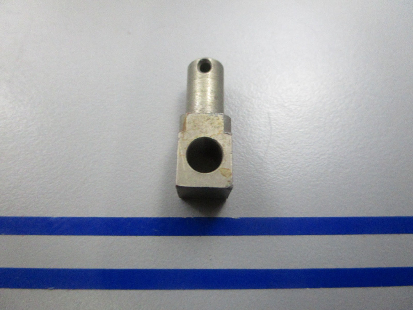 NEW OEM 303702 0303702 OMC Johnson Evinrude Connector 0810