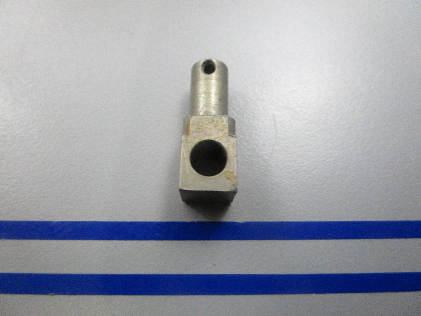 NEW OEM 303702 0303702 OMC Johnson Evinrude Connector 0810