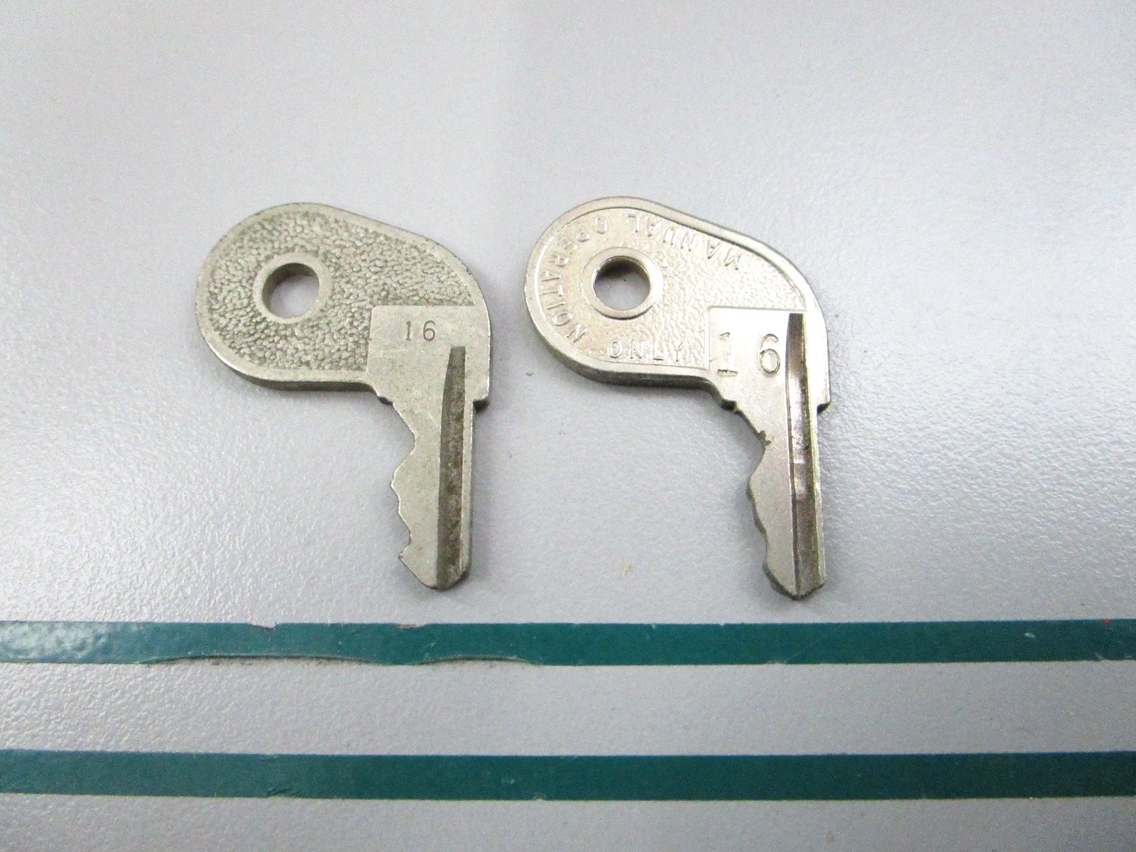 NEW OEM (LOT OF 2) 501781 0501781 OMC Johnson Evinrude 73-16 Ignition Key 0810