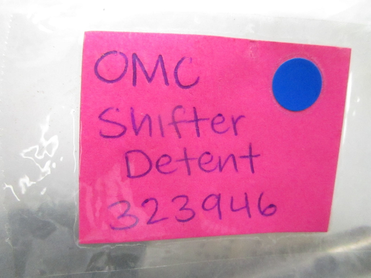 *NEW OEM* 0810 OMC Johnson Evinrude Shifter Detent 323946 0323946