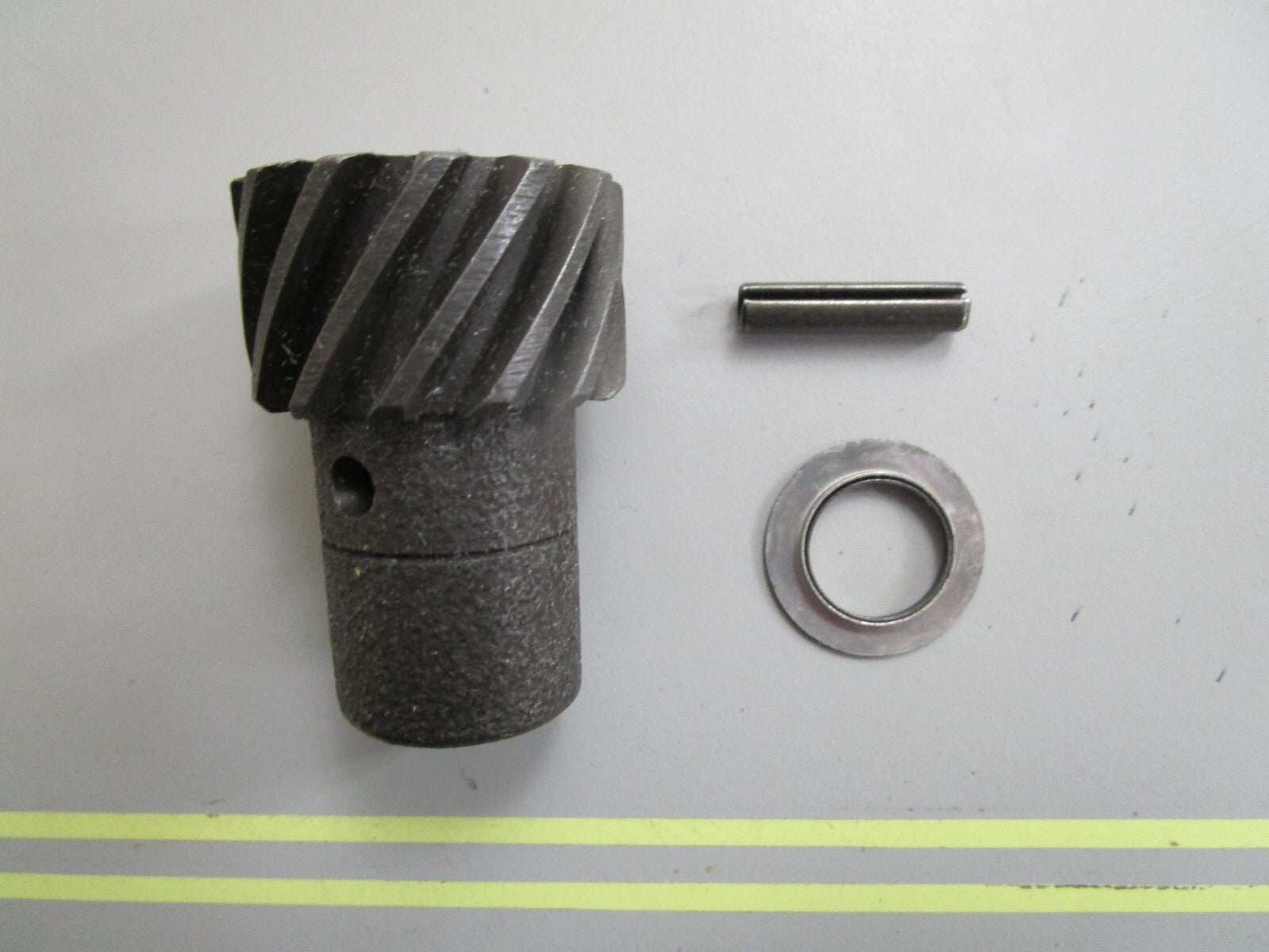 *NEW OEM* 0820 OMC Johnson Evinrude (13T) Distributor Gear 3853888