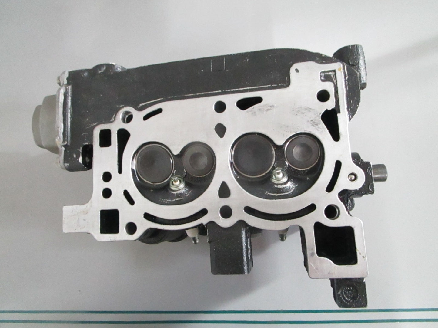 NEW OEM 437992 0437992 OMC Johnson Evinrude 9.9-15HP Cylinder Head Case 0820