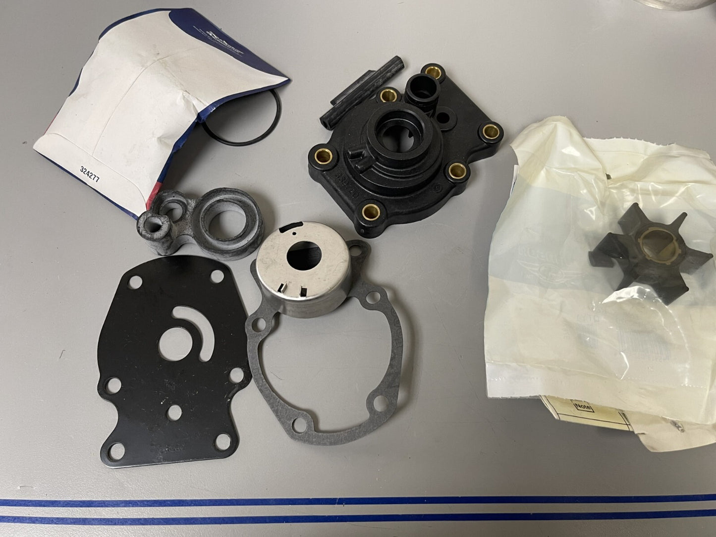 *NEW OEM* 0670 Johnson Evinrude Water Pump Kit 0437907 437907