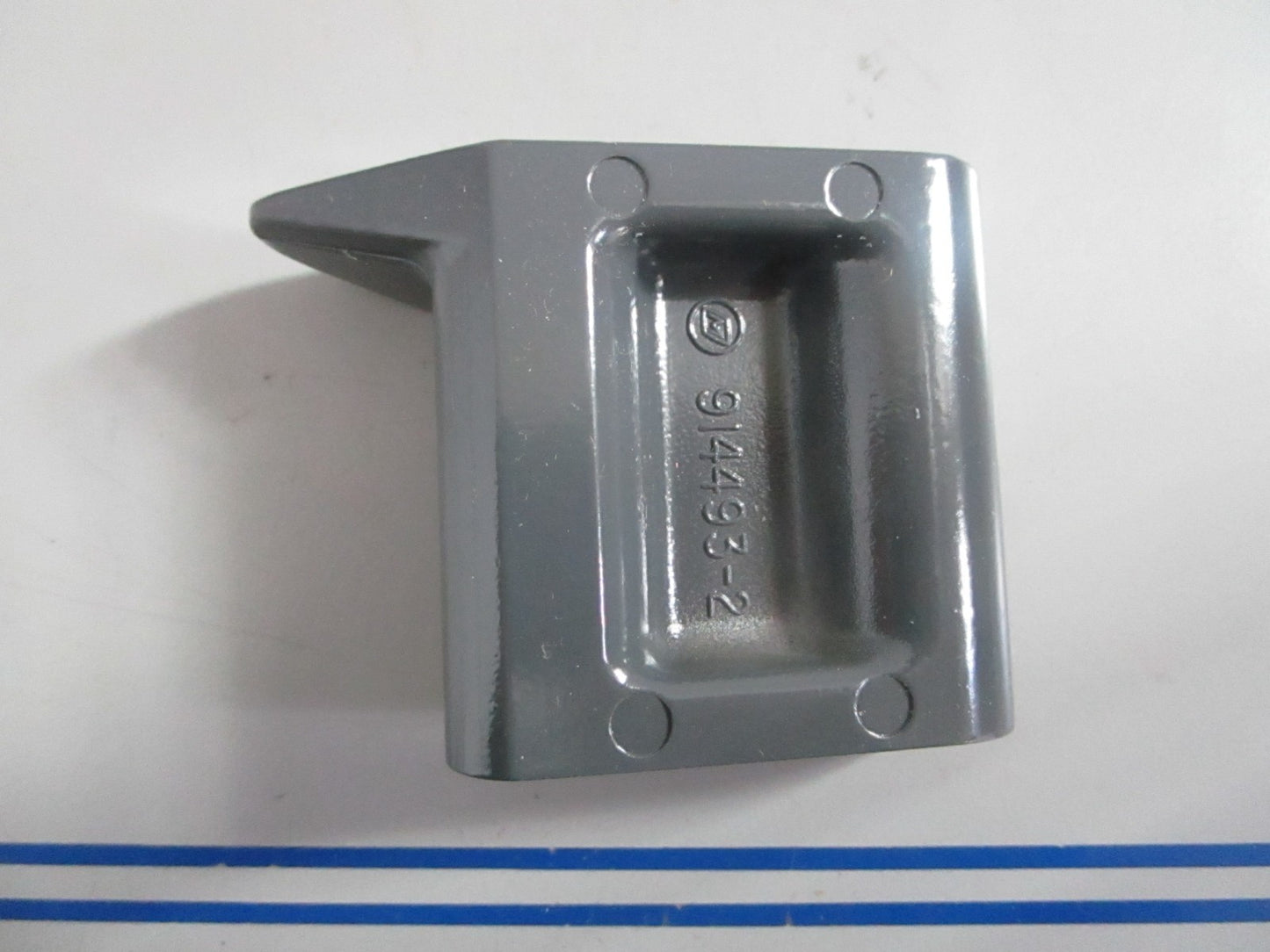 NEW OEM 914493 0914493 OMC Johnson Evinrude Front Mount Spacer 0820