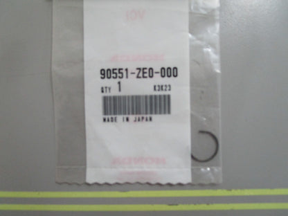 *NEW OEM* 0810 Honda Clip 90551-ZE0-000