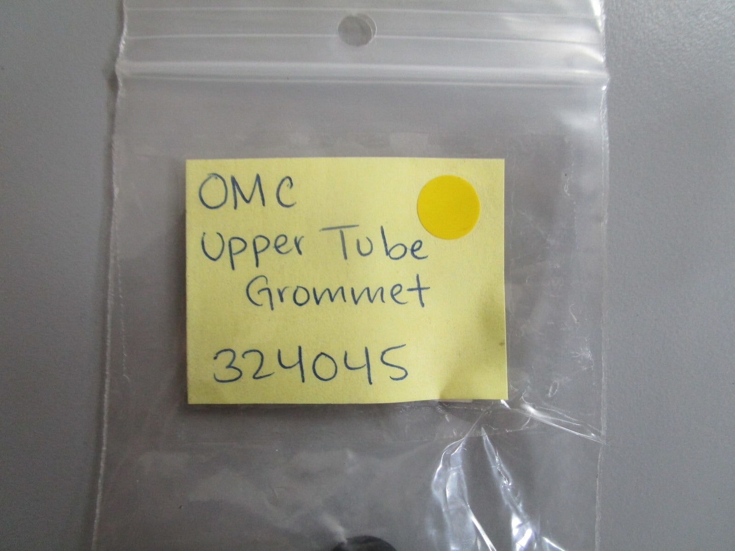 *NEW OEM* 0810 OMC Johnson Evinrude Upper Tube Grommet 324045 0324045