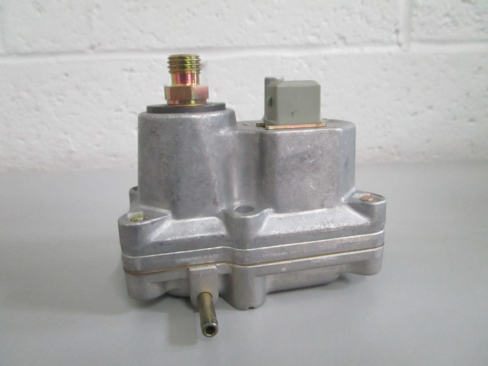 NEW OEM 0438140031 Bosch Warm-Up Regulator 0820
