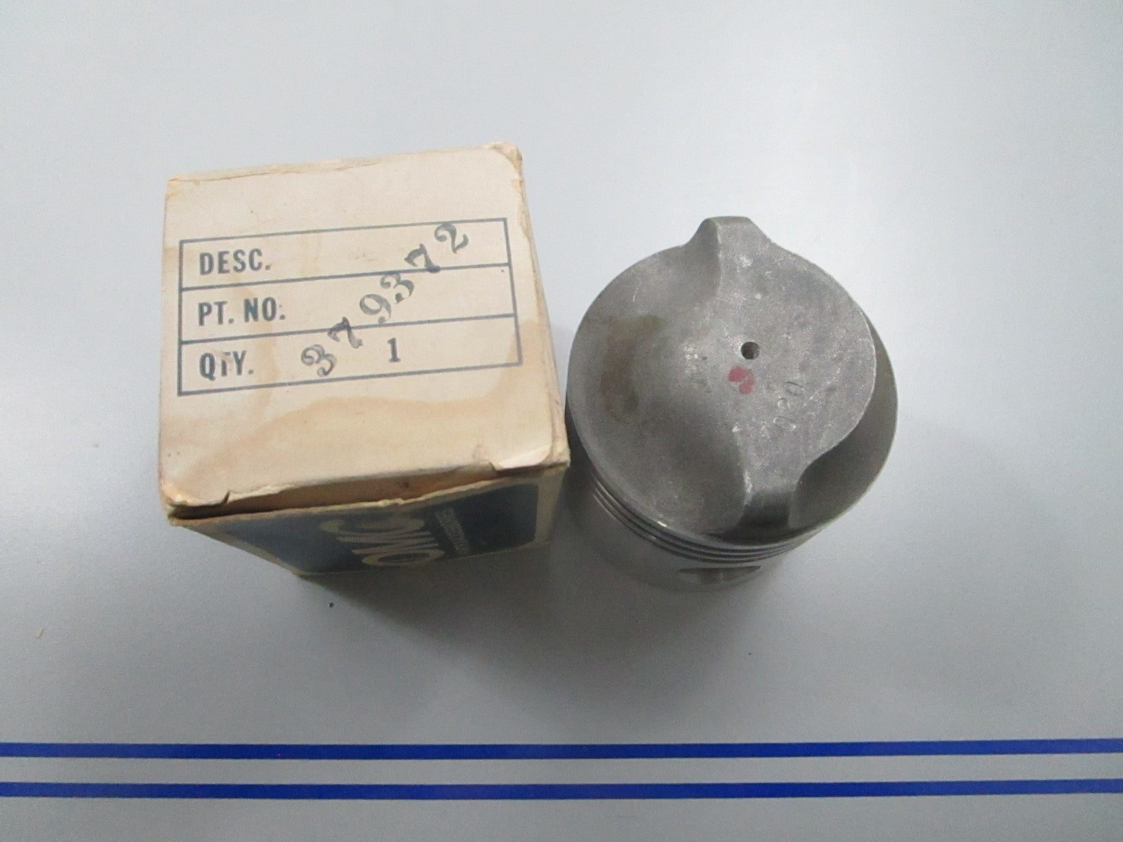 *NEW OEM* 0810 OMC Johnson Evinrude Piston 379372 0379372