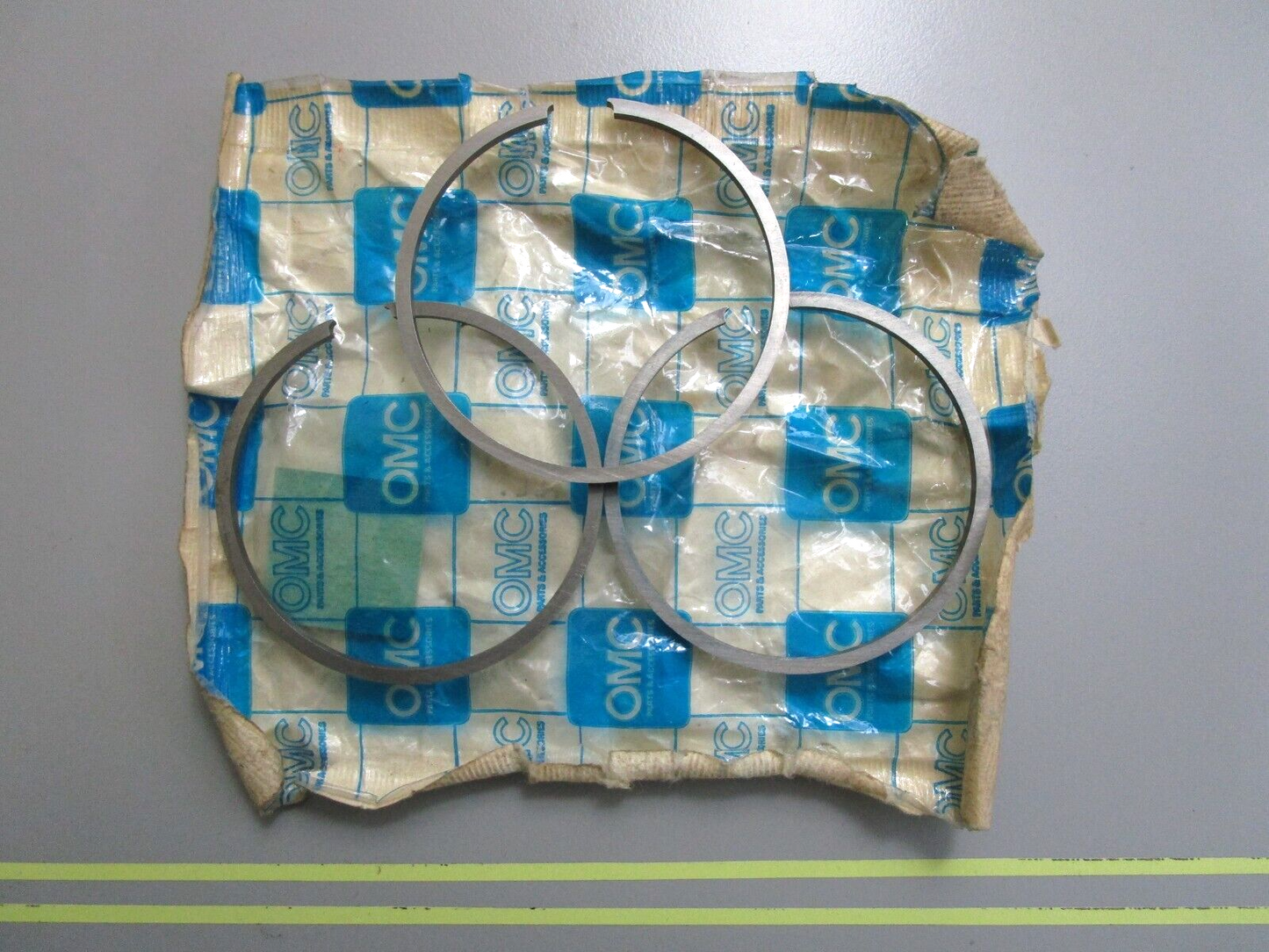 *NEW OEM* 0810 OMC Johnson Evinrude Piston Ring Set 384073 0384073