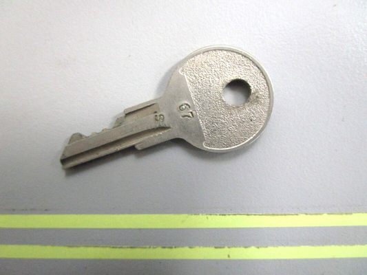 *NEW OEM* 0750 OMC Johnson Evinrude IGNITION KEY 77-67  501816 0501816
